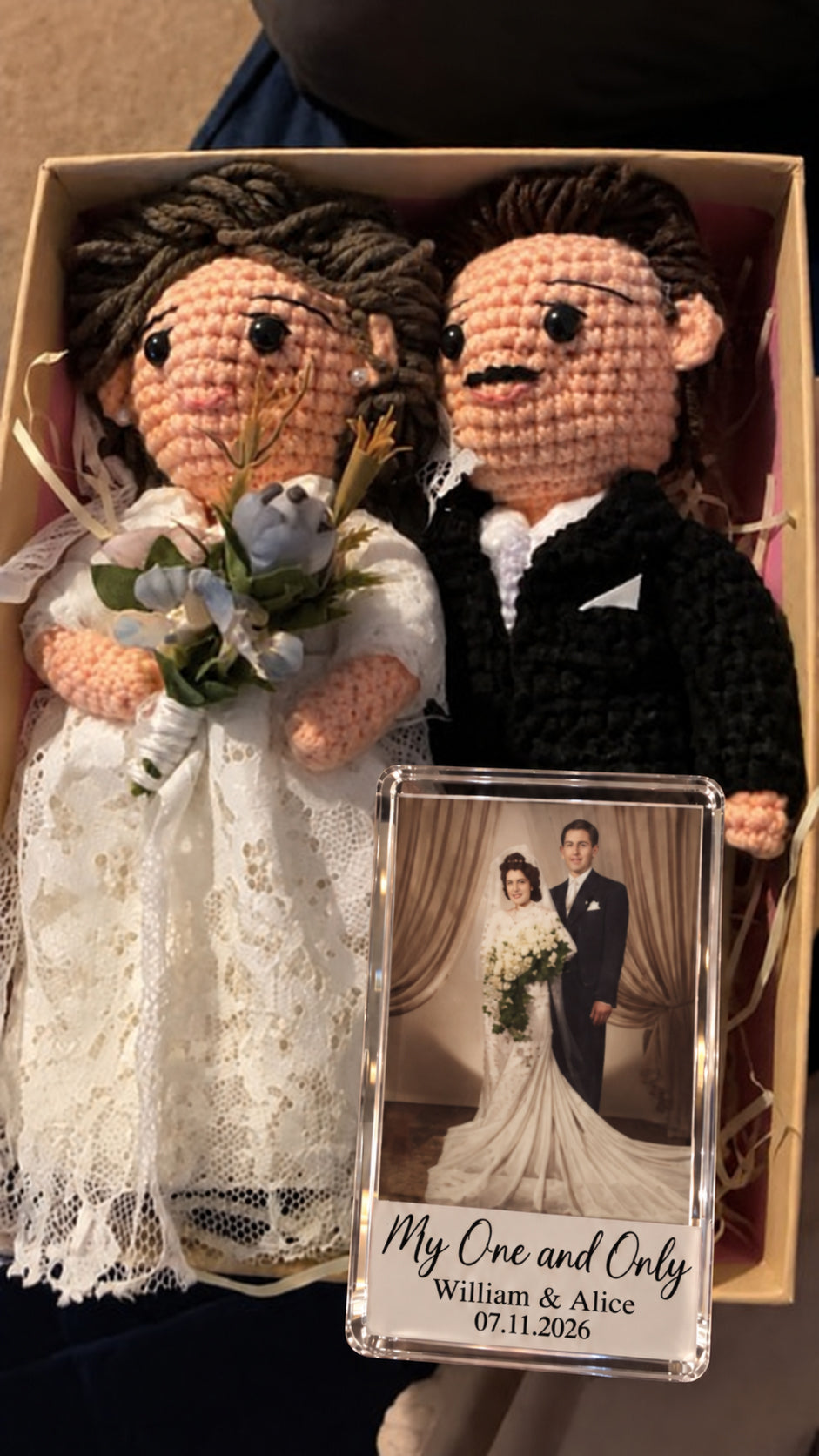 Muñecos de ganchillo personalizados para parejas con marco de fotos acrílico