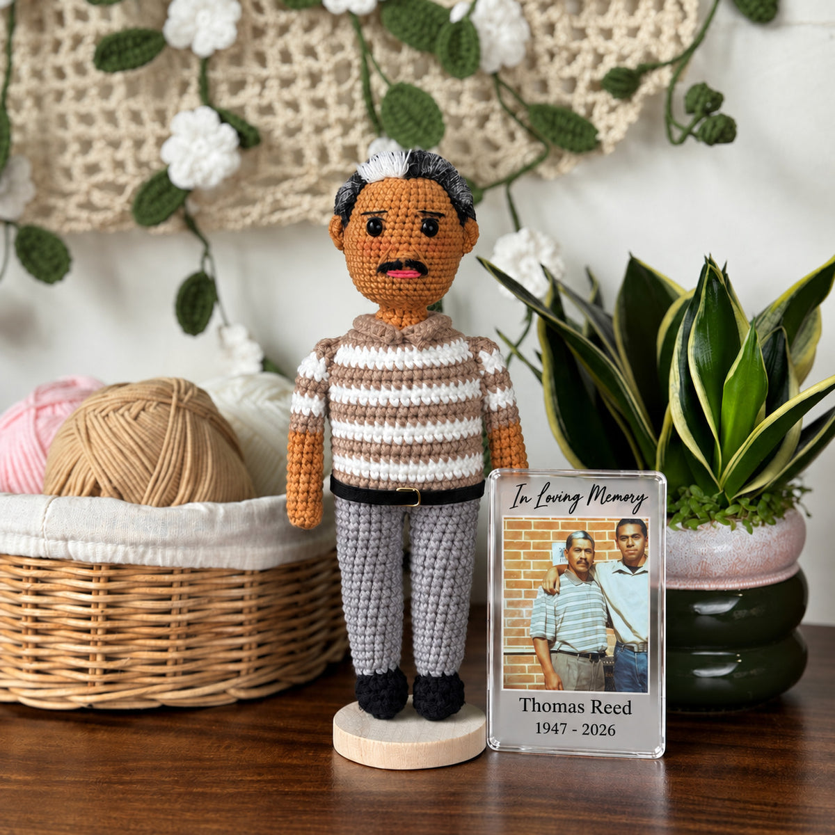 Muñeca de ganchillo personalizada a partir de tu foto con marco de fotos acrílico